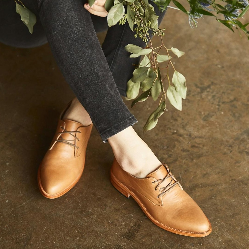 Women’s size 9 Nisolo James lace-up leather oxfords camel/tan